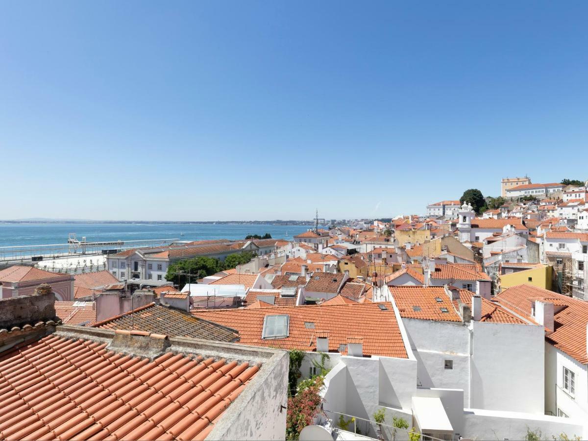 Alfama Street View Lissabon