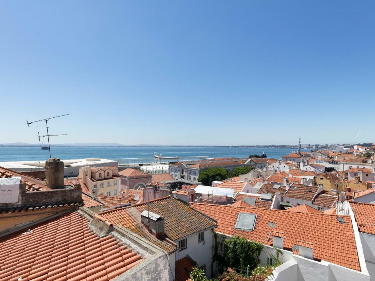Alfama Street View Lissabon